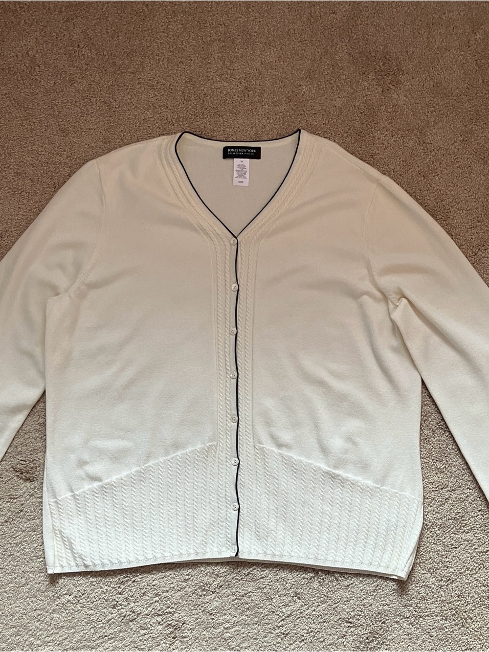 Jones New York Women White Button-Front Cardigan size 3X.